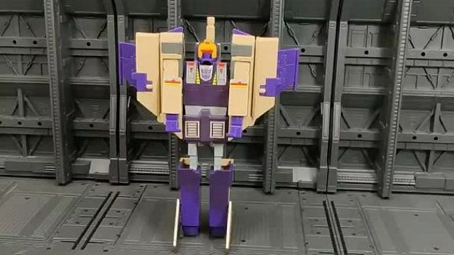 G1闪电，霸天虎三变战士，变形为米格-25“狐蝠”战机和三菱74式坦克，1985年出品。