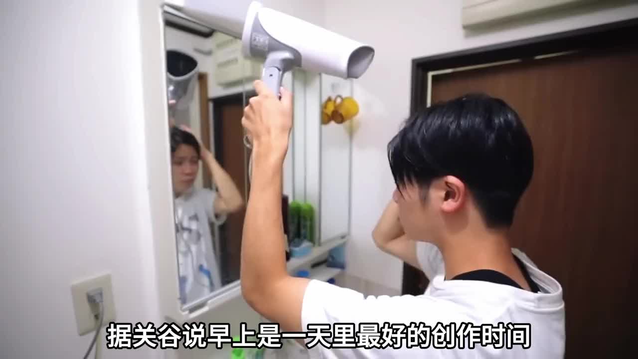 90后年轻漫画家，为了能出人头地，一个能有多卷  (1)