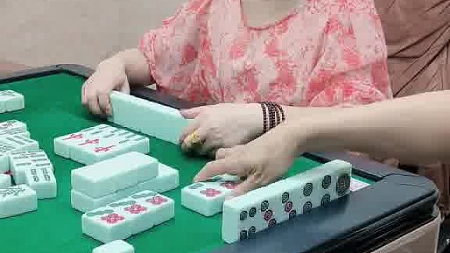 哦吼！小姐姐的火上身了。列样的牌都能胡的到呢？