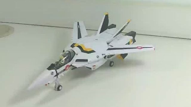 女武神工厂VF-1瓦尔基里战机，太空堡垒骷髅中队长机。