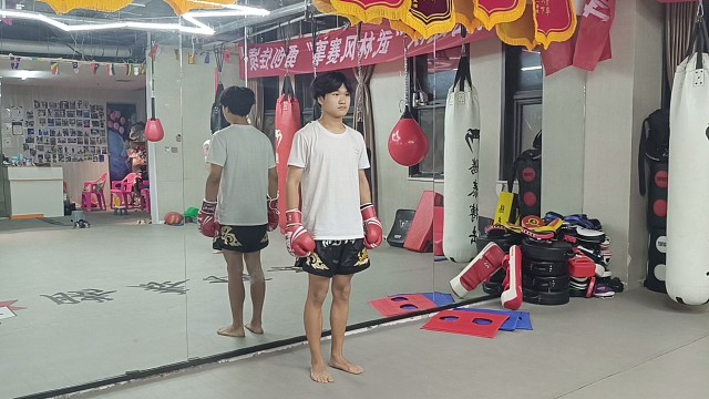 美少女战士偷袭铠甲勇士#腾泰搏击 #偷袭 #新乡