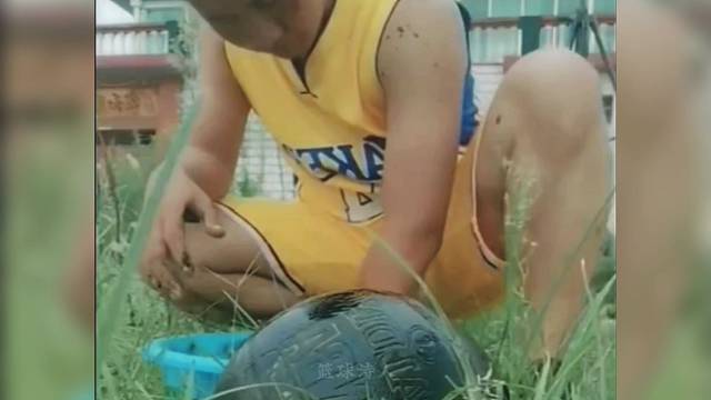 科比不幸遇难后，球迷们都是如何纪念他的