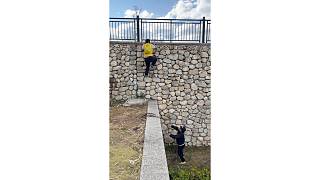 差點就被你抓到了