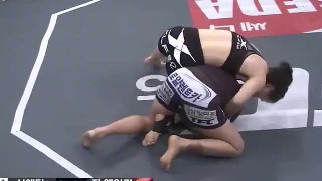 韩国女将当众扇中国姑娘耳光，还拽头发放倒，张伟丽暴怒找她算账