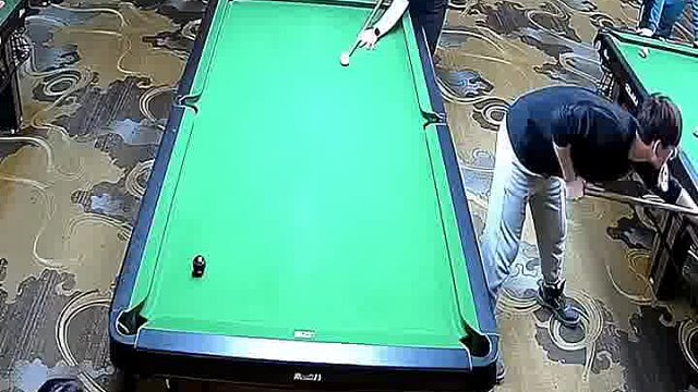 连旁边的小哥都看不下去了