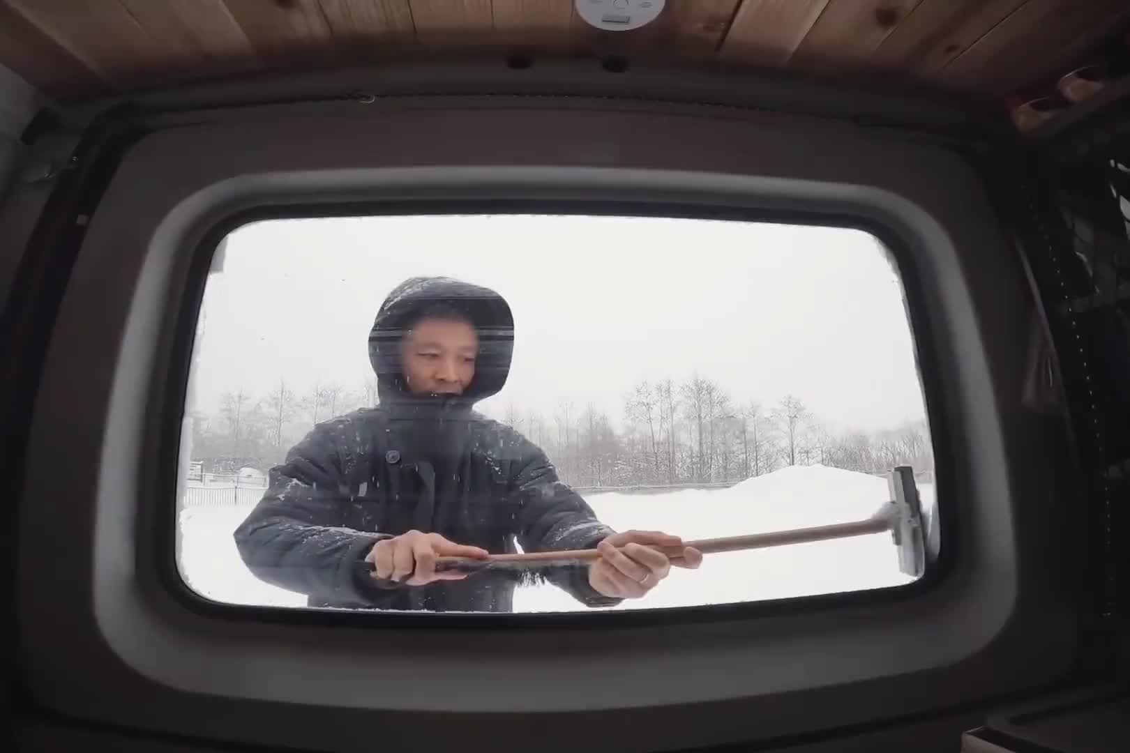 第1集：驾车到雪地户外露营，搭建房车营地，惬意享受生活