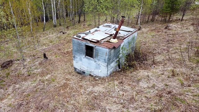 我进入山林，把一个废旧的屋子进行了修缮，居住还有点小温馨