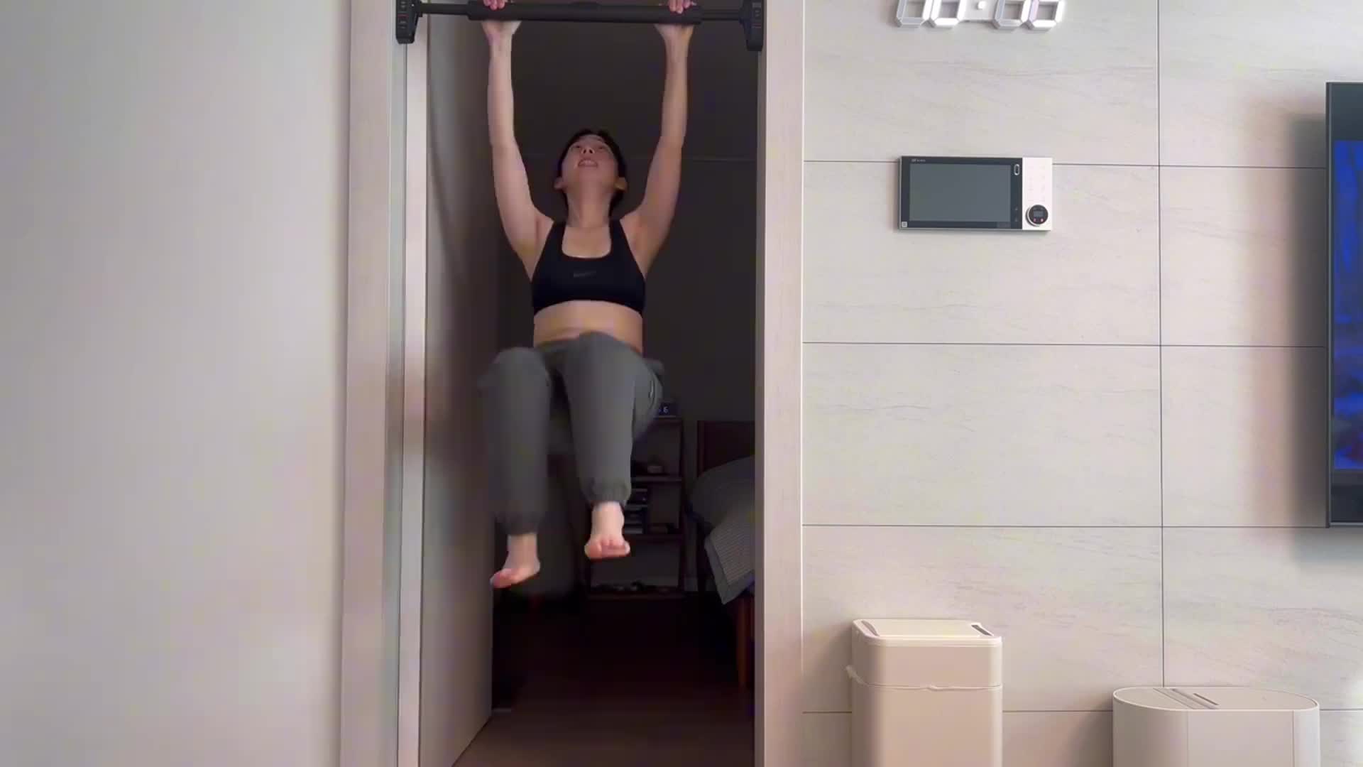 露营者在6周内增重12公斤 、7公斤、从胖子到正常体重后的残酷减肥视频