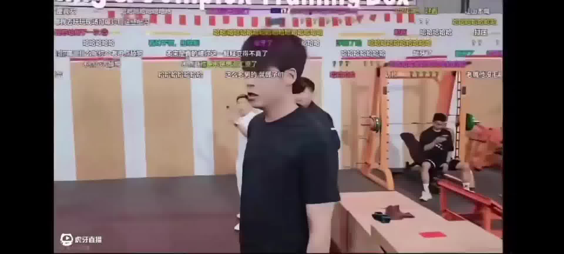 在红旗下大喊八格牙路，全网第一人