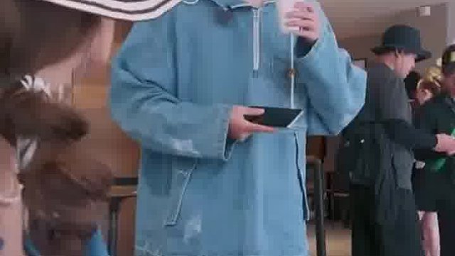 邓恩熙荣梓杉学生的本能反应