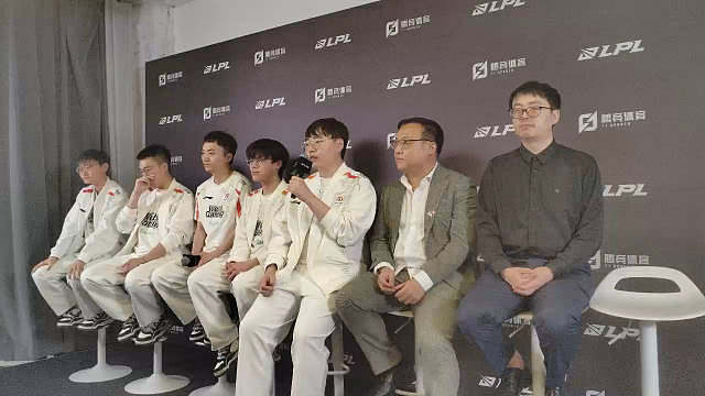 Q：如何看待你BO5决胜局胜率极高这件事？Breathe：应该不是我高吧～其实是我们如果打到第五把赢