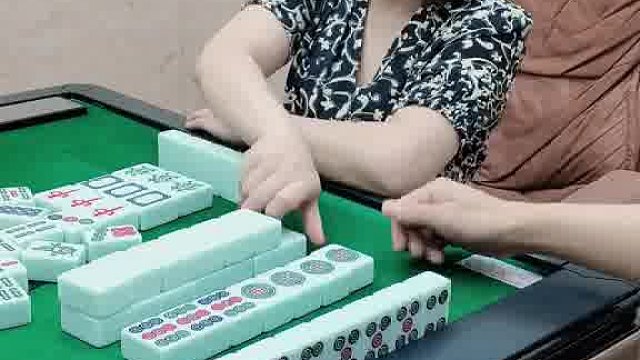 哦吼！小姐姐太有个性了。列五筒也敢冲吗？