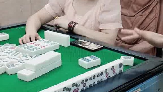 哦吼！小姐姐的大三元都不要。卡五星麻友。你舍得这样玩吗？