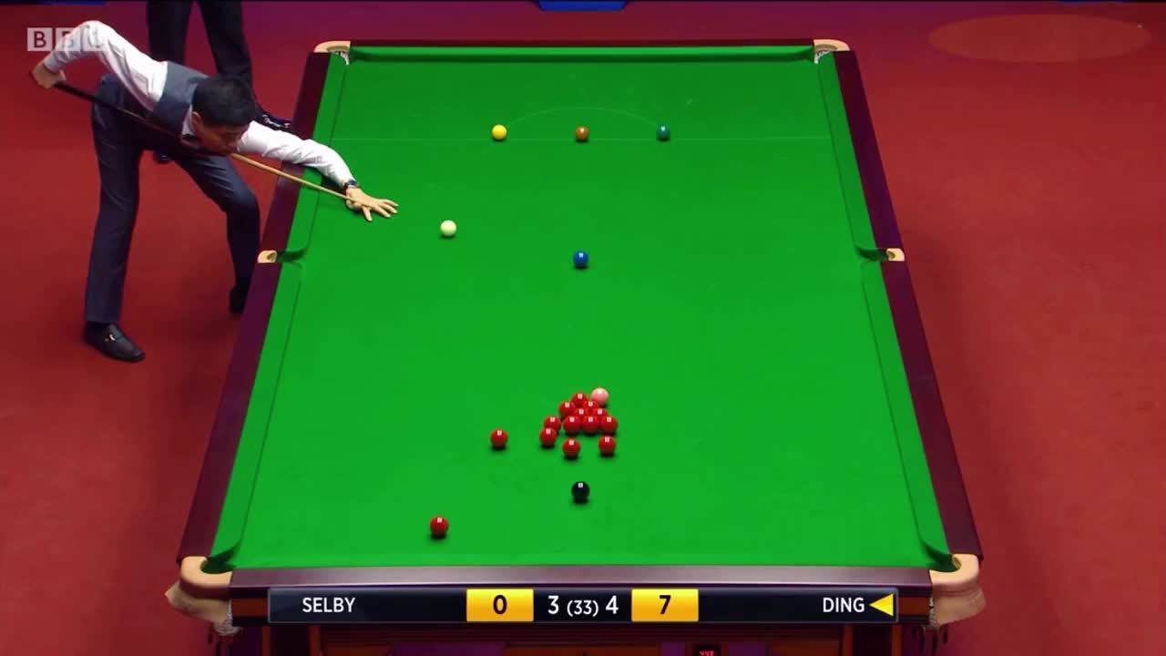 防守大师对决，丁俊晖靠一杆高质量斯诺克直接入局赢下比赛(1)