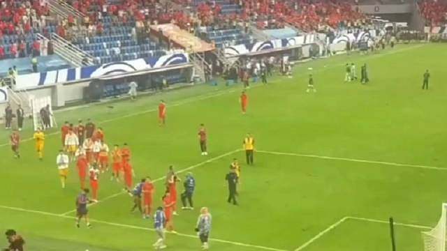 不得不说，其实吧，这支球队，换教练是真的没用！比赛现场都在喊:伊万下课​​​