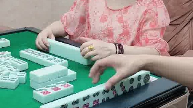 哦吼！小姐姐你这牌胡的有过分了吧？