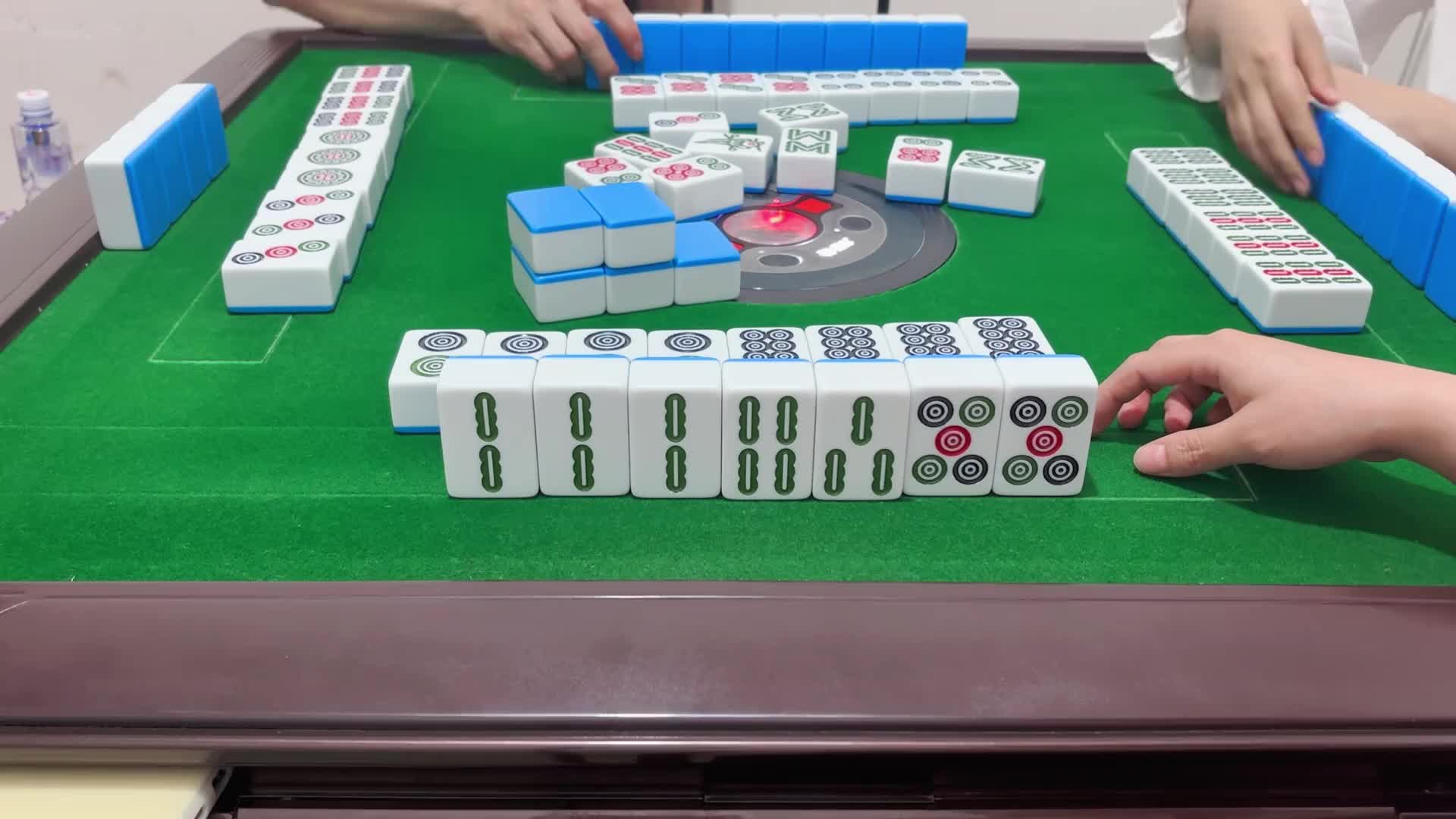 成功被吓退  你们慢慢周旋