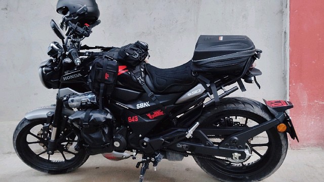 骑行一百多公里，找个没人的地方喝咖啡我也是闲着