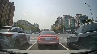 他竟然氣囊全開[淚奔]好多車都解體了都不彈出來