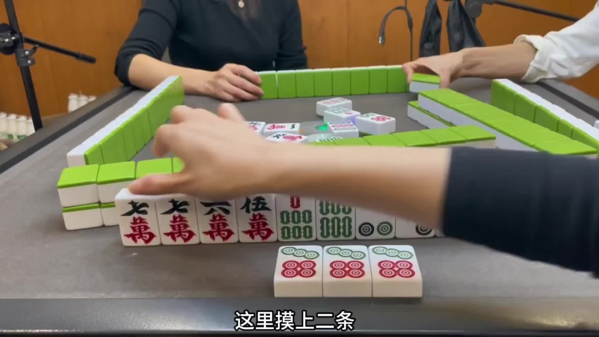 要不说这双爪子标志呢！