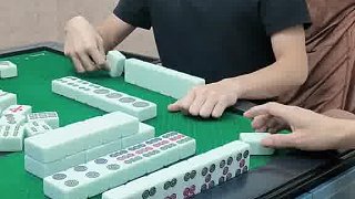 哦吼！列精神的牌！怎么會(huì)詐胡了呢？