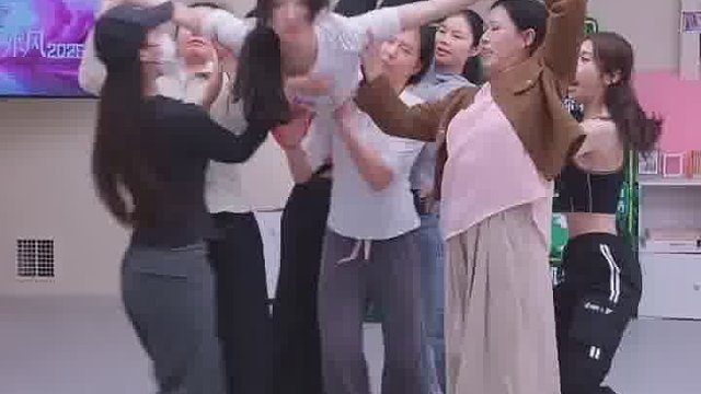 女孩子们的力量是很强的   勇敢发光吧
