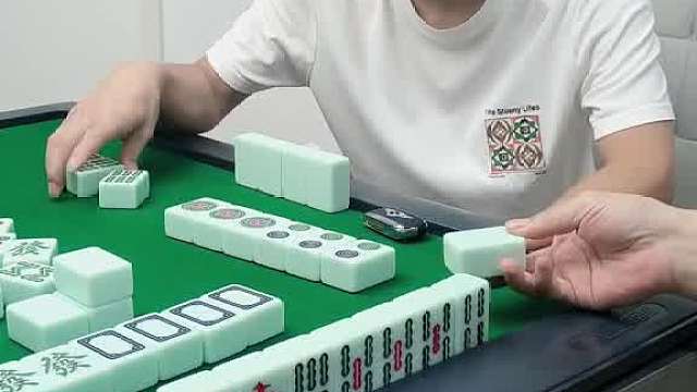 哦吼！黄皮小伙三天冒见。宾利都开上了吗？