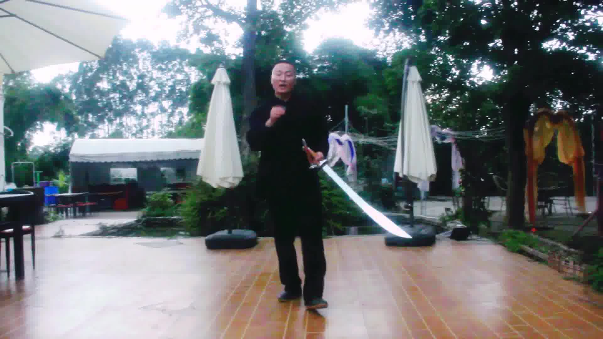 学习太极不仅是身体的锻炼，更是心灵的修炼，强调“练心”和“道法自然”的理念。