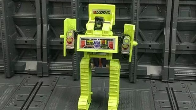 G1碾压机，挖地虎成员，大力神左臂，变形为卡特彼勒D9-G履带式推土机，1985年出品。