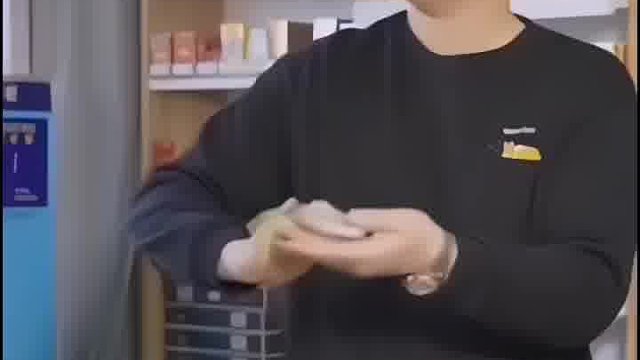 都应该拉出去好好上一下课，这么不尊重人民币