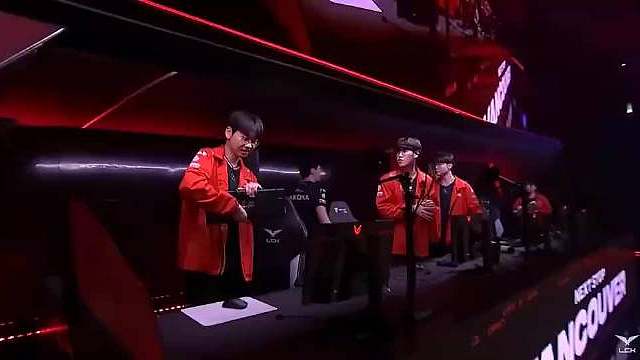 三局碾压Zeus！Doran赛后对镜头做动作“衣角微脏”Doran你给Zeus打到首次缺席MSI​​