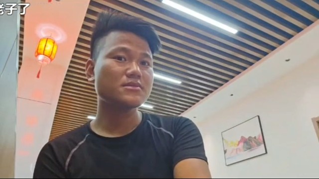 老农村朋友来找李狗吃饭