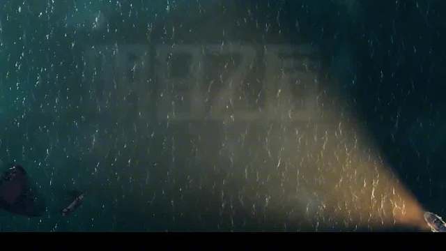 妹子被感染者追杀，大战深海巨兽