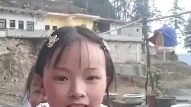 93年的女子，已经是6个孩子的妈妈。