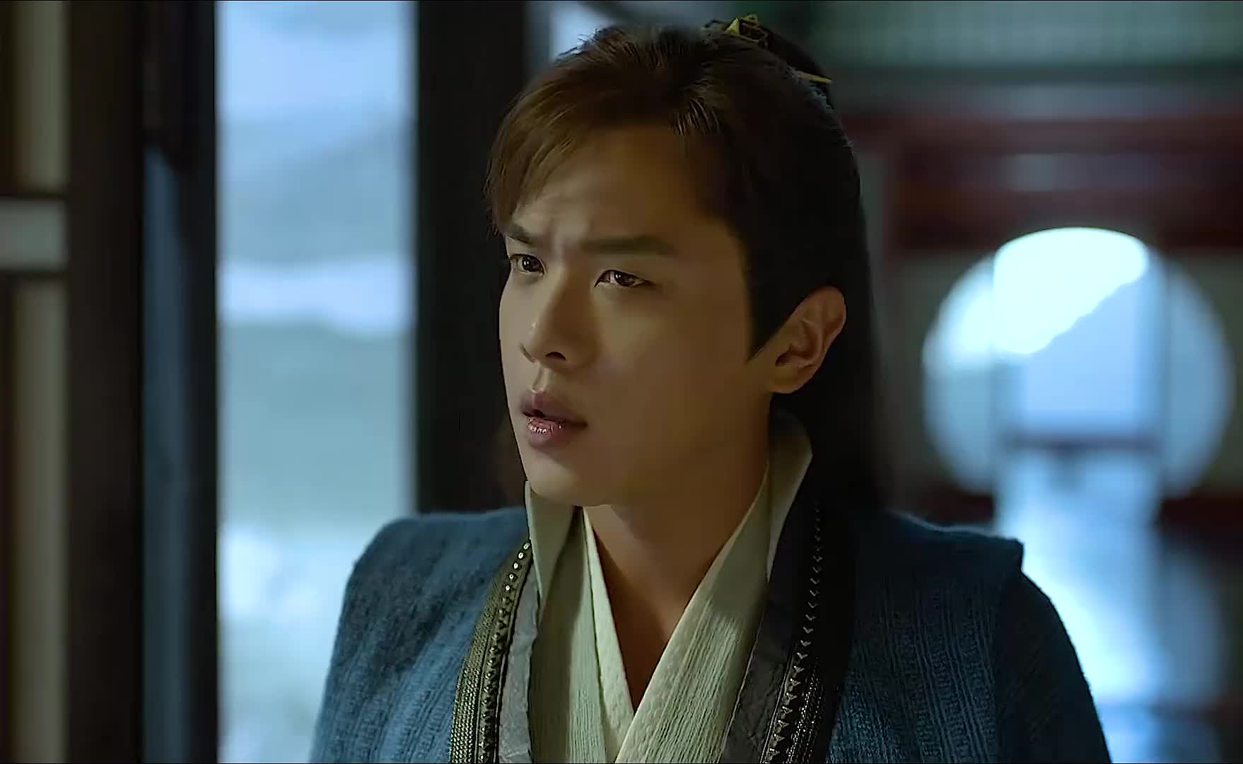 范闲第一次进京就险些被一群美女围攻