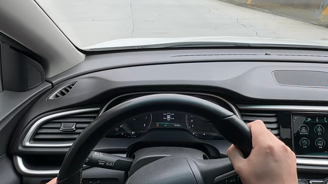 拿证上路，以后要知道这些让行规则，避免发生事故 新手朋友收藏起来#每天一个用车知识