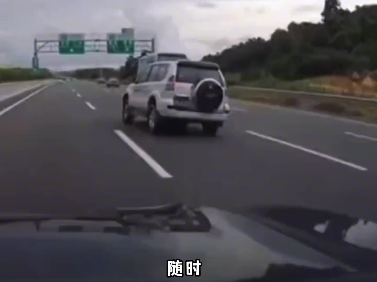 难道5座家用车不能坐5个人吗？