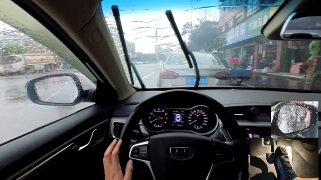 【学车】雨天车多，新手该如何应对，看完就心里明白了！