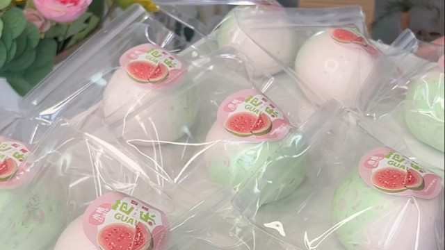 我不恨这个球为什么有阻力 我恨自己不是肌大力 大力出奇迹 哈哈哈哈哈哈