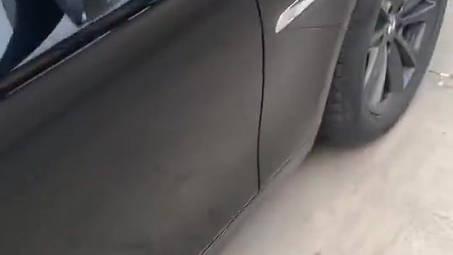 你媳妇是不是刚给方向盘喂完奶？