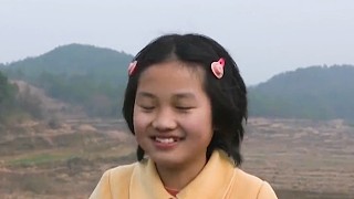 父母外出打工8年從未回家，也從未給女孩寄過一分錢，她的童年需要一生來治愈#石鳳鳴 #真實故事 #紀錄