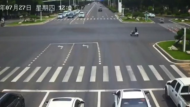 初一，，初一，，初一……十五！