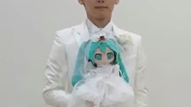 初音未来可能是虚拟人物，但是他的爱不是，因为相信即存在
