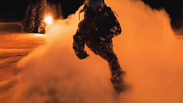 Splashing的璀璨划破夜空