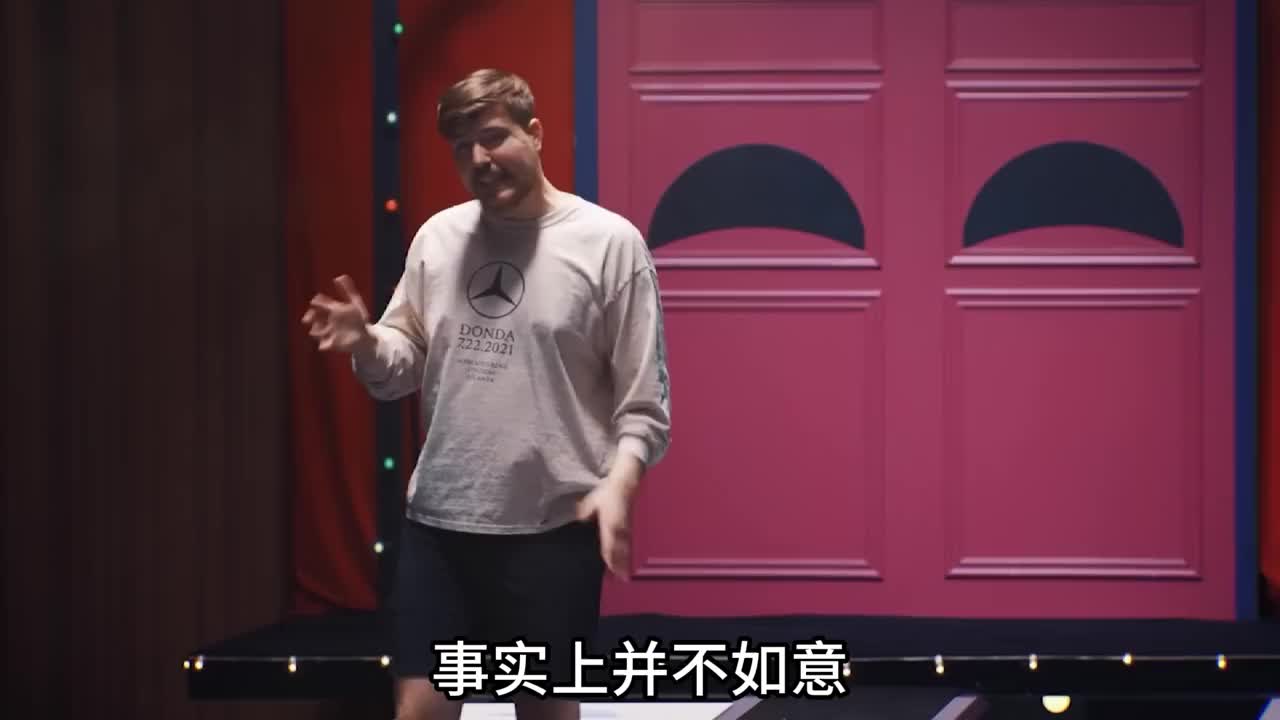 你会为了10万美元和鲨鱼一起游泳吗？