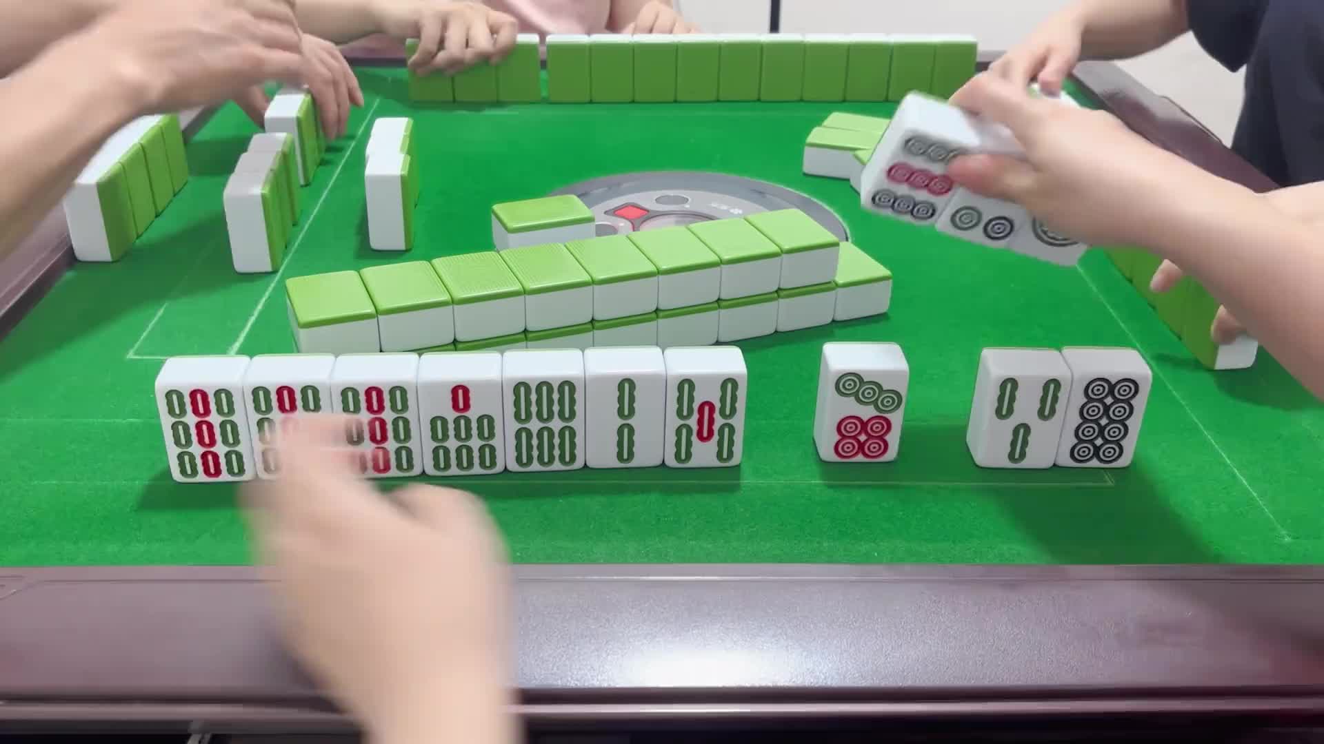 再碰一对就可以听牌