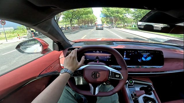 第一视角 25款名爵MG7 一辆颜值出色 战斗氛围十足 日常代步也蛮舒服的车 燃油性能车乐趣还是比同