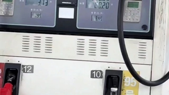 月薪2w，养得起奔驰E300吗？#汽车知识 #奔驰E300