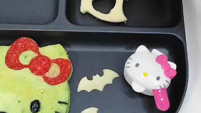 美国女人给孩子准备午餐