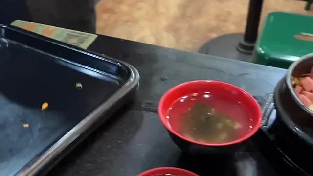 学校门口的老式石锅拌饭！一份16块！